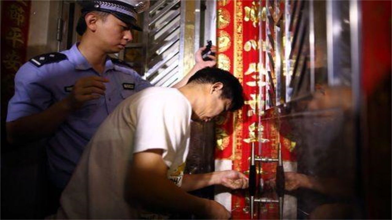 抚顺请开锁师傅开了锁后，师傅